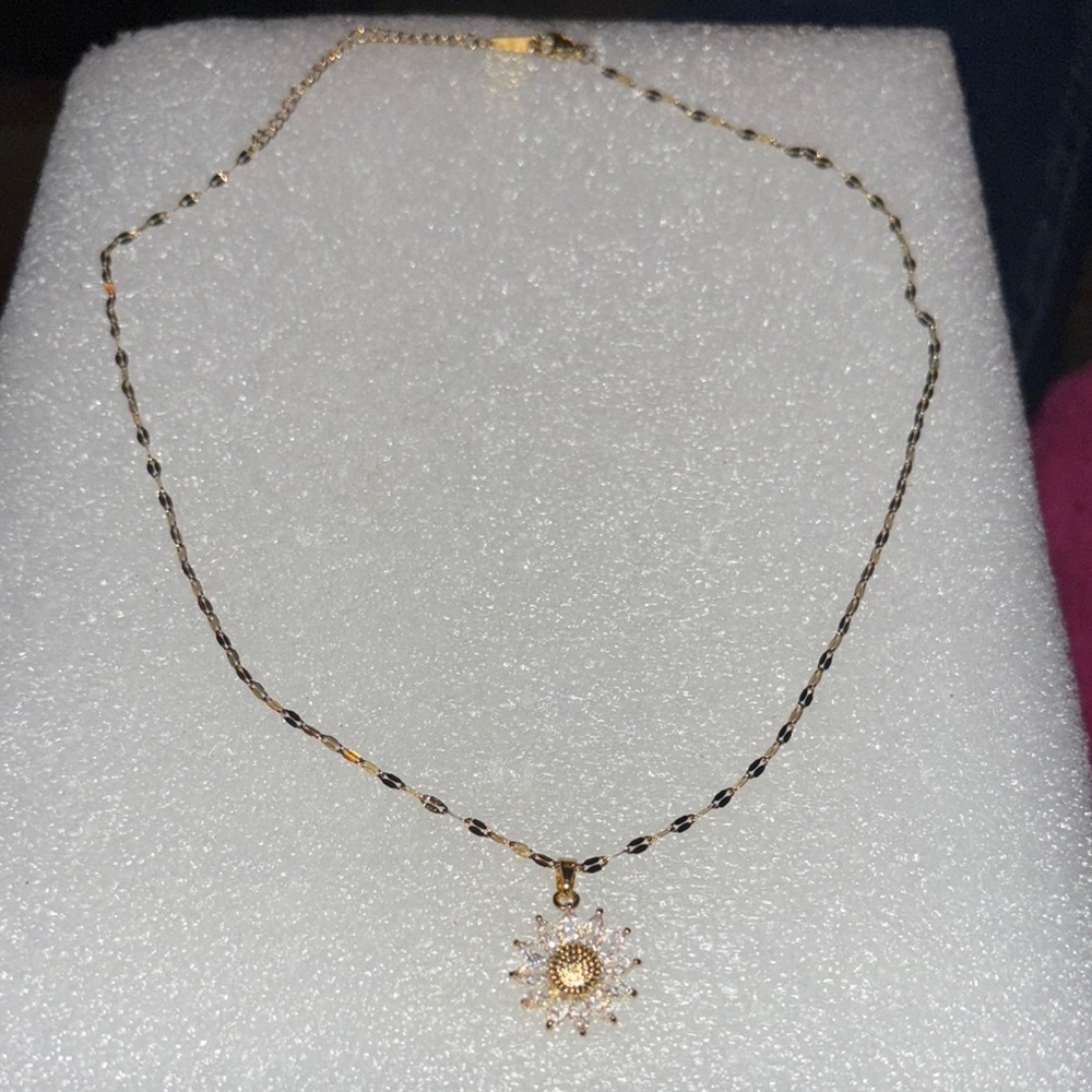 Boutique  Gold Sunburst Flower Sunflower Rhinestone Pendant Necklace New